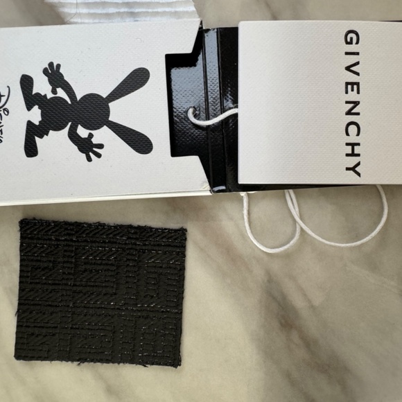 Givenchy X Disney’s Oswald Shopping Bag (Medium Tote 4G Coted) - Picture 7 of 7